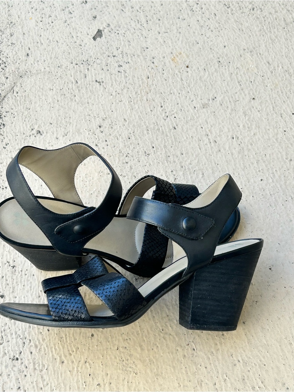 Women's Black Textured Strap Block Heel Sandals